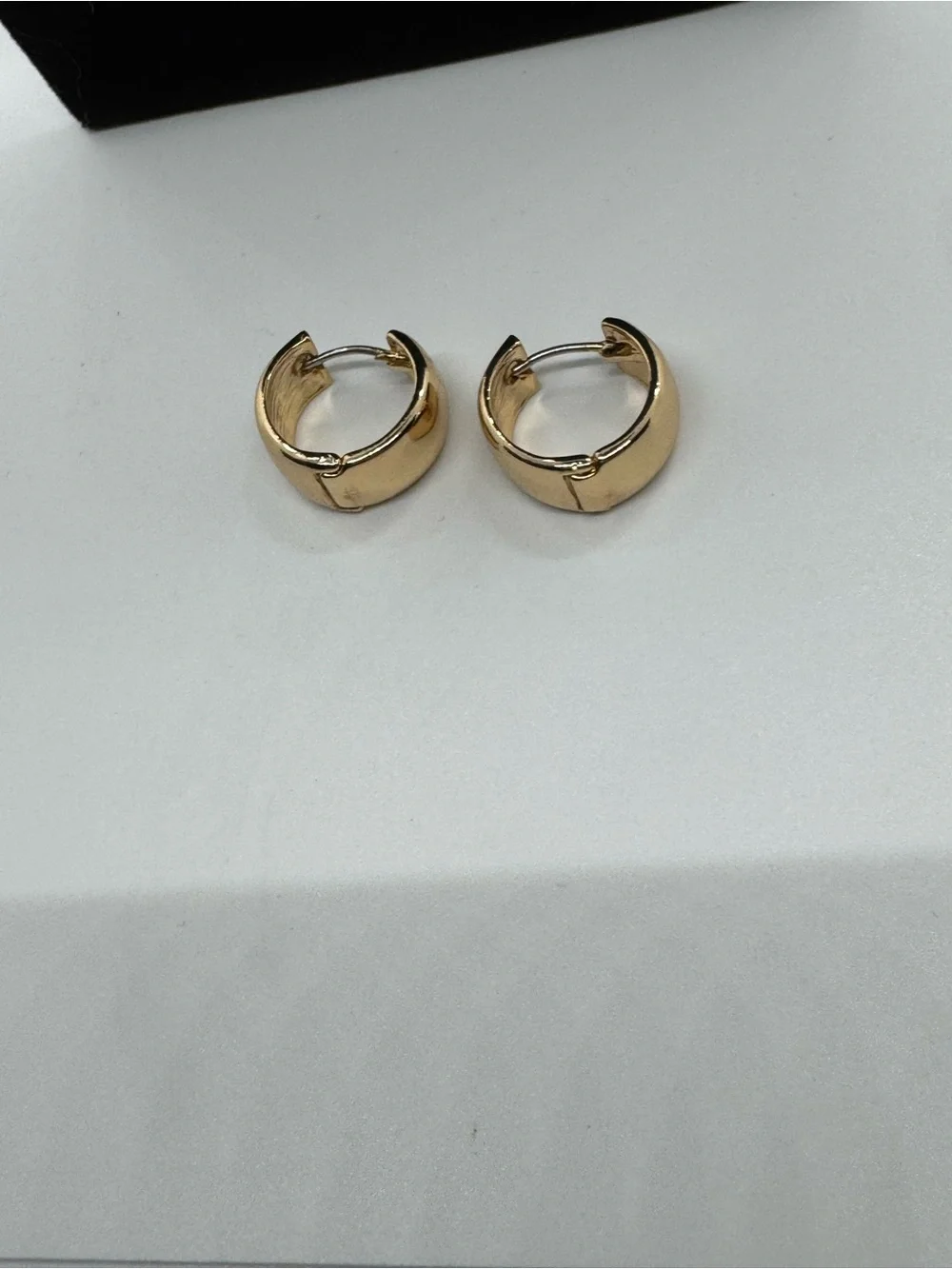 N/A elegant gold